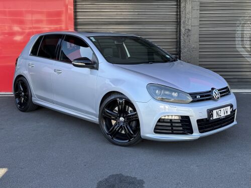 Volkswagen Golf R 2011